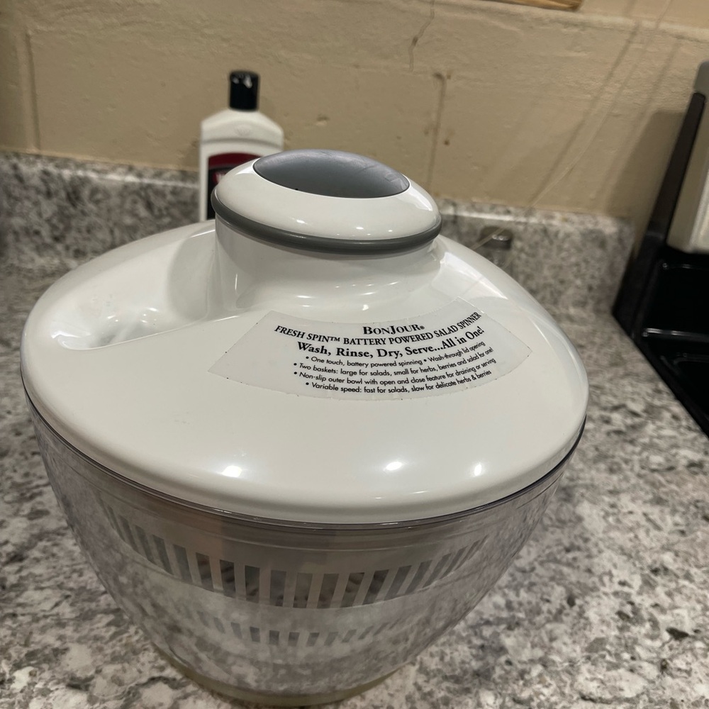 BonJour White Salad Spinner
